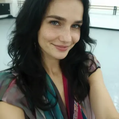 Яркая Адель